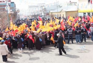 AK Partinin Ardahan’da düzenlediği mitingde  yapılan hizmetler anlatıldı