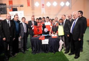 Ardahan'da futbolun alt yapısı için hazırlanan  “Arda Boyları Projesi”  hayata geçirildi