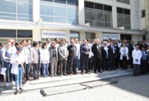 Ardahan’da sağlık çalışanları Samsun’daki saldırıyı kınadı