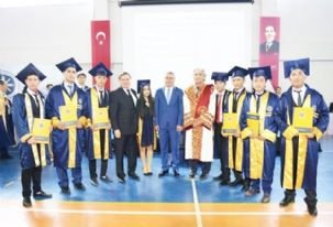 Ardahan Üniversitesinde yapılan muhteşem mezuniyet  töreninde duygulu anlar yaşandı