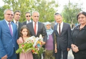 Ardahan’da ziyaretlerde bulunan Bakan Yalçın Topçu, halkın yakın ilgi ve sevgi gösterileriyle karşılandı