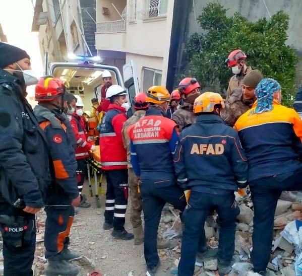 ARDAHAN AFAD EKİBİ 278 SAAT SONRA ENKAZDAN CANLI ÇIKARTTI