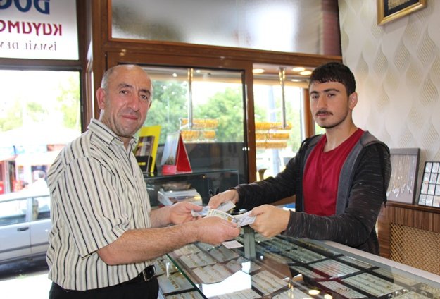 Ardahanlı esnaf dolar bozduyor