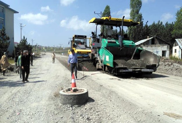 Göle'de sıcak asfalt çalışması başladı